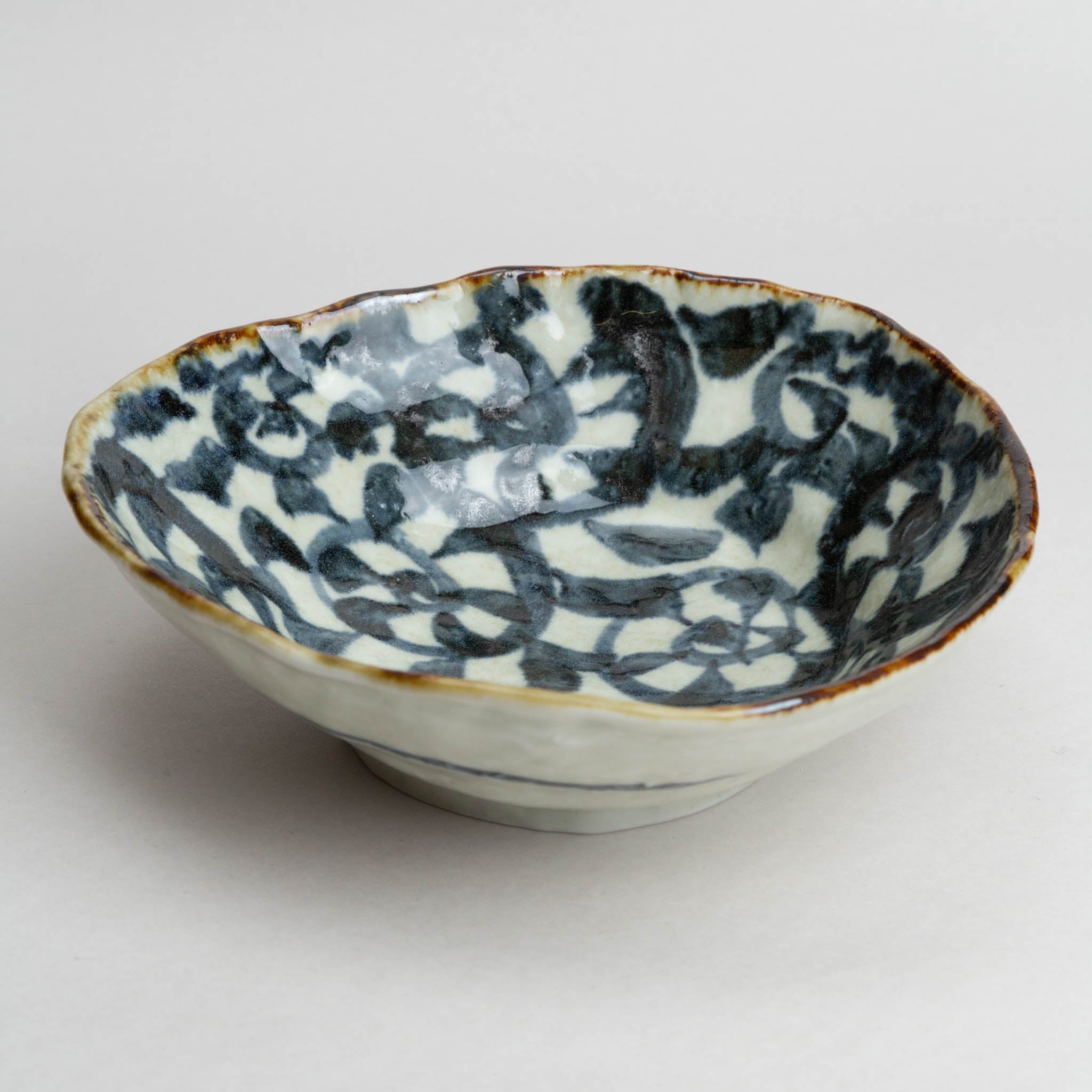 228-5661 Tako Karakusa bowl