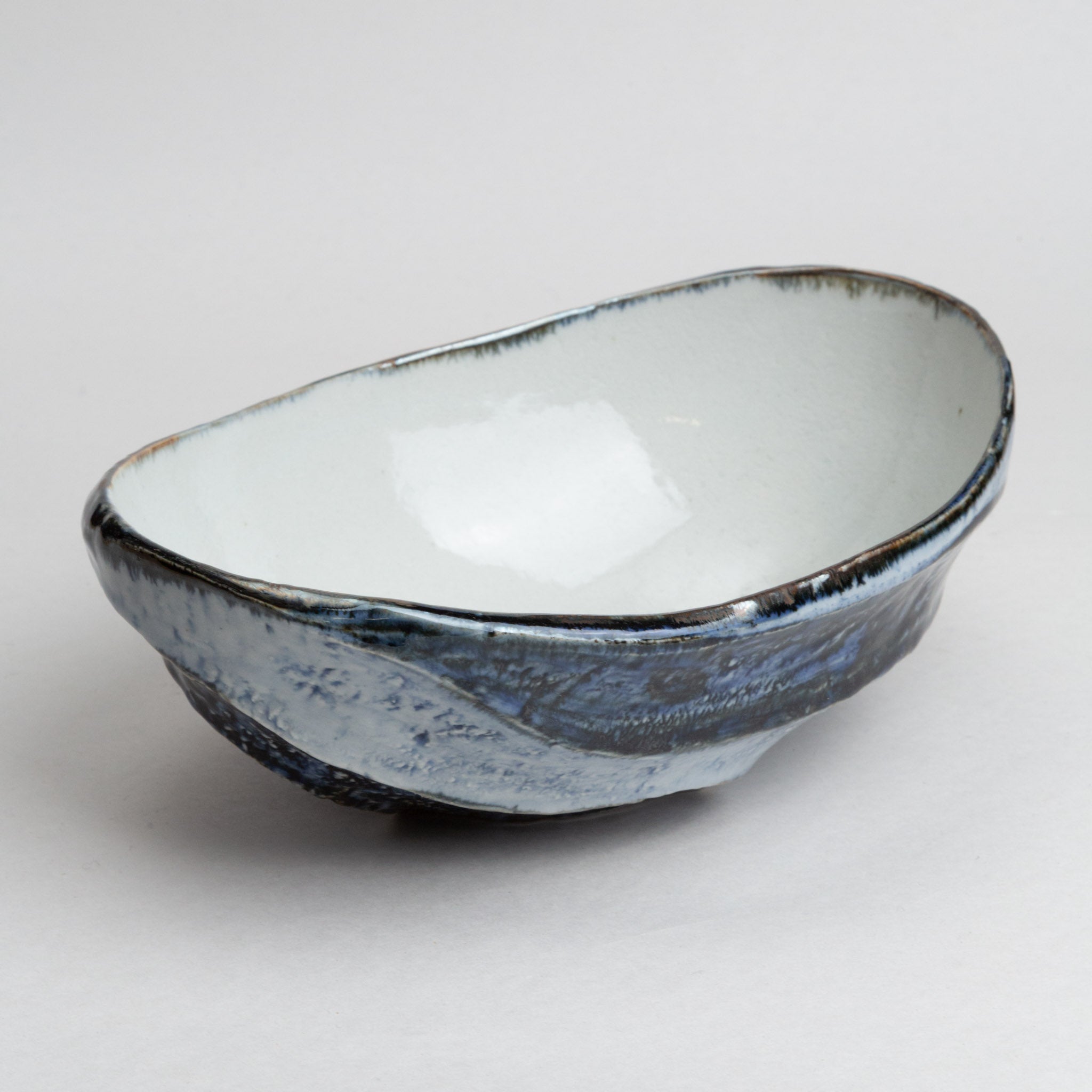228-5760 White and blue mid oval bowl