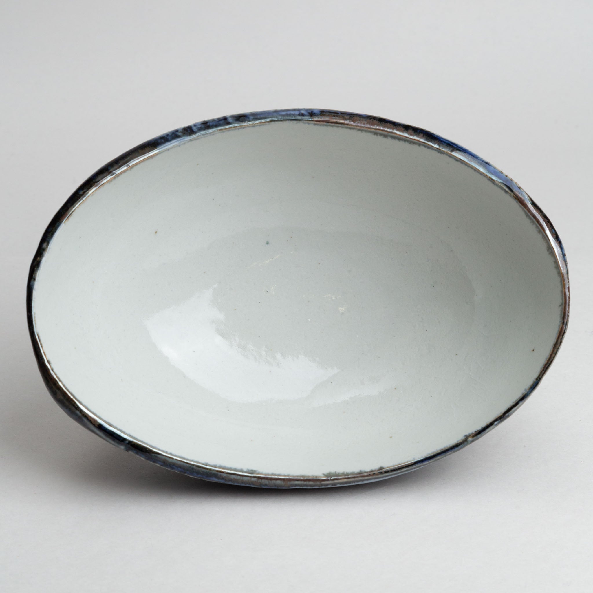 228-5760 White and blue mid oval bowl