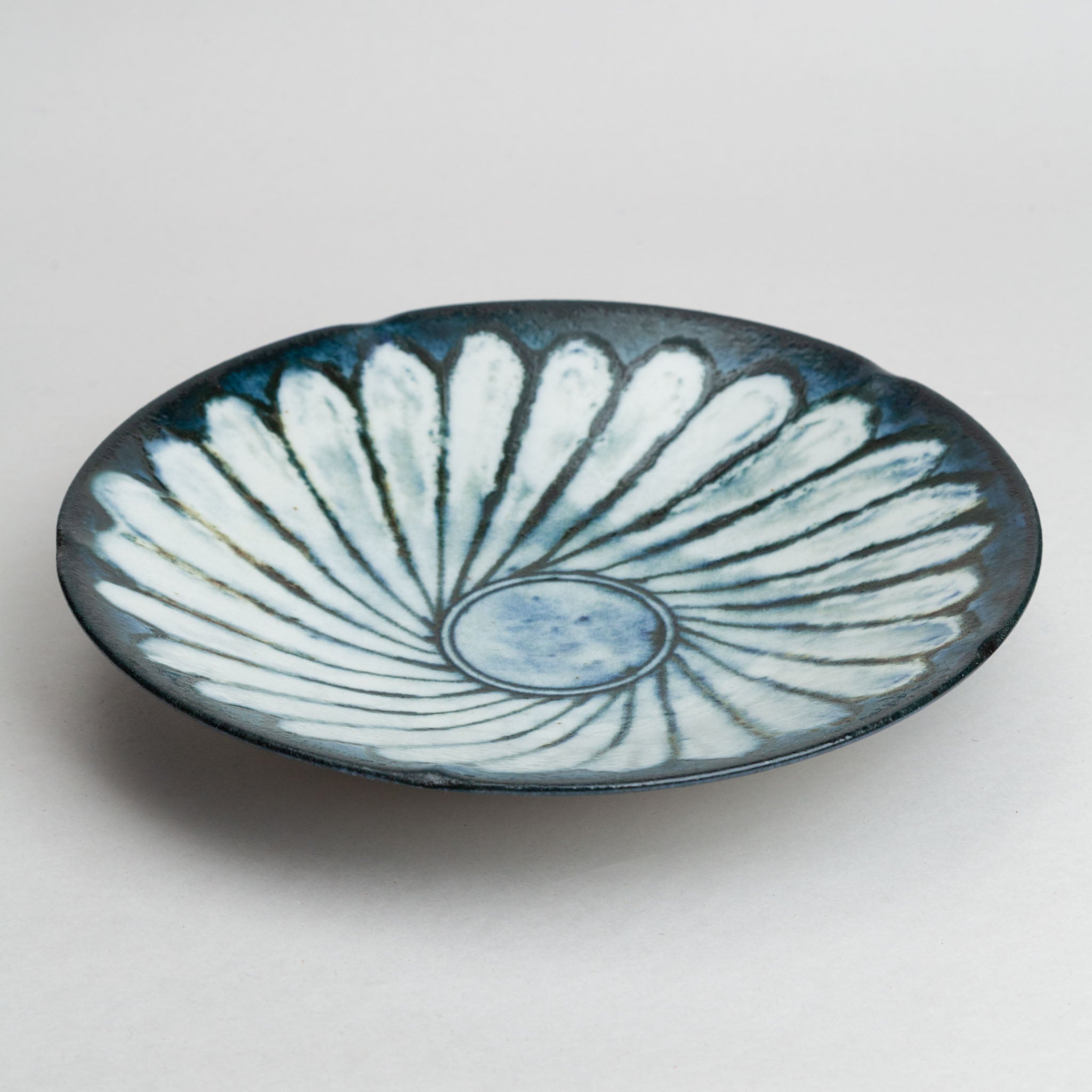 231-1114 Blue chrysanthemum shallow bowl