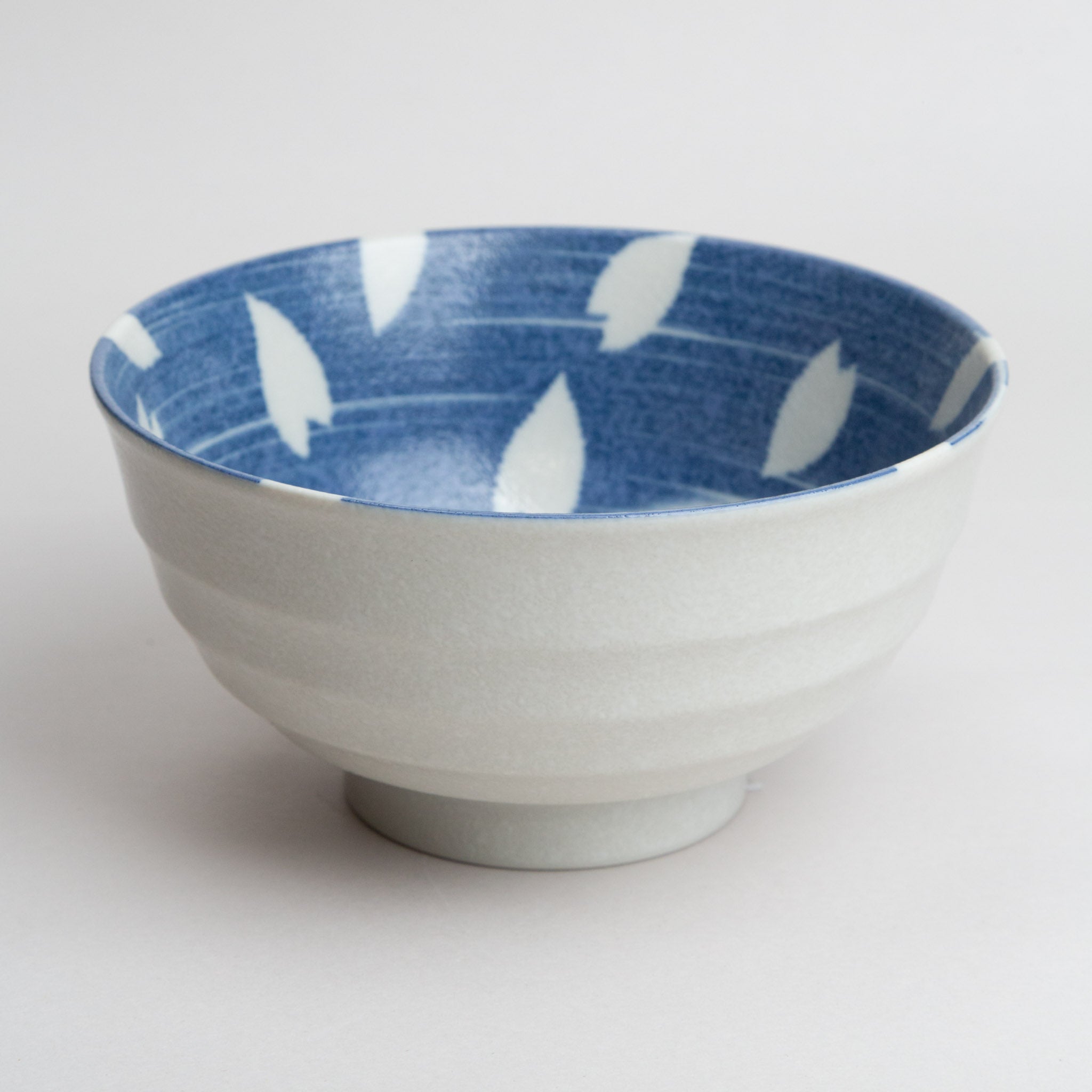 258-4213 Blue rabbit donburi bowl