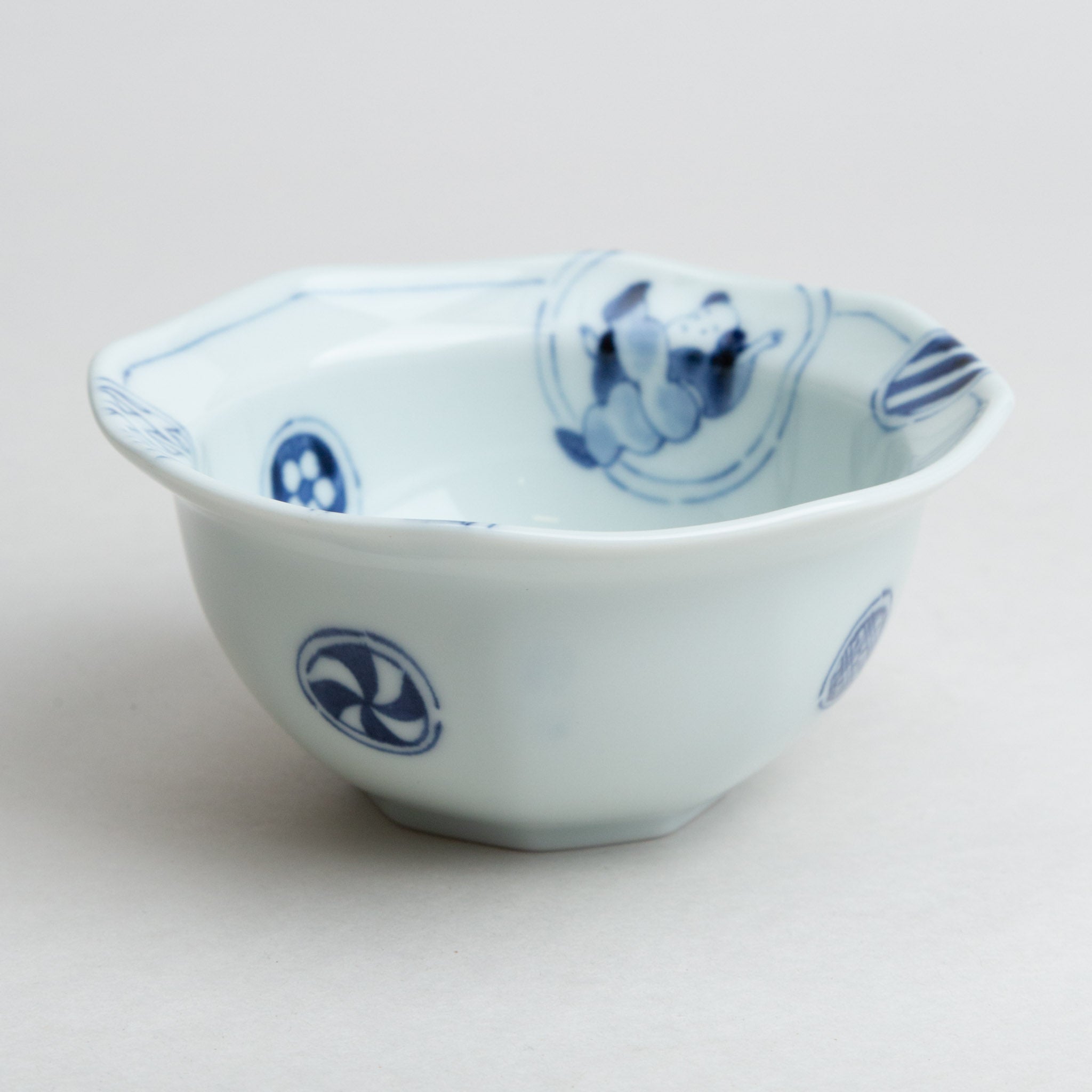261-1047 Balls small bowl