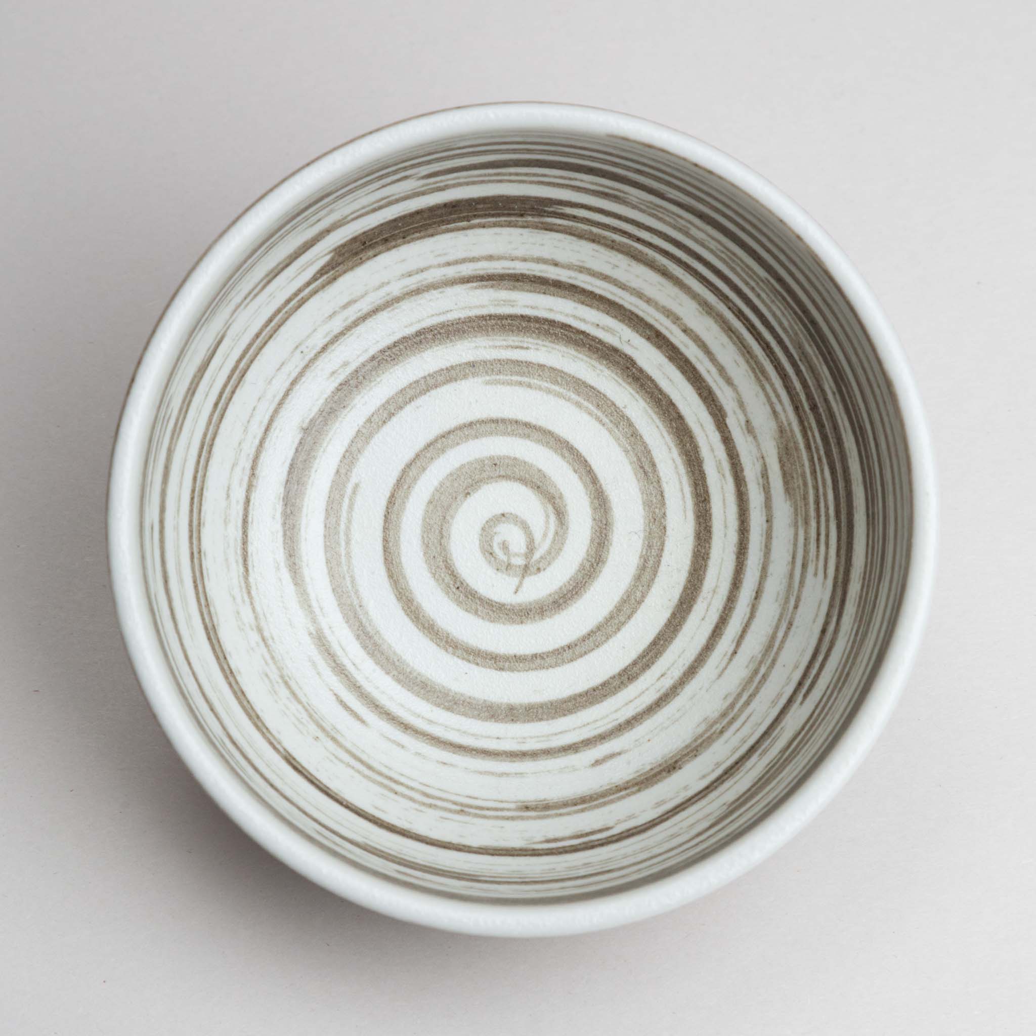 268-4106 Brown whirls on mat white small bowl