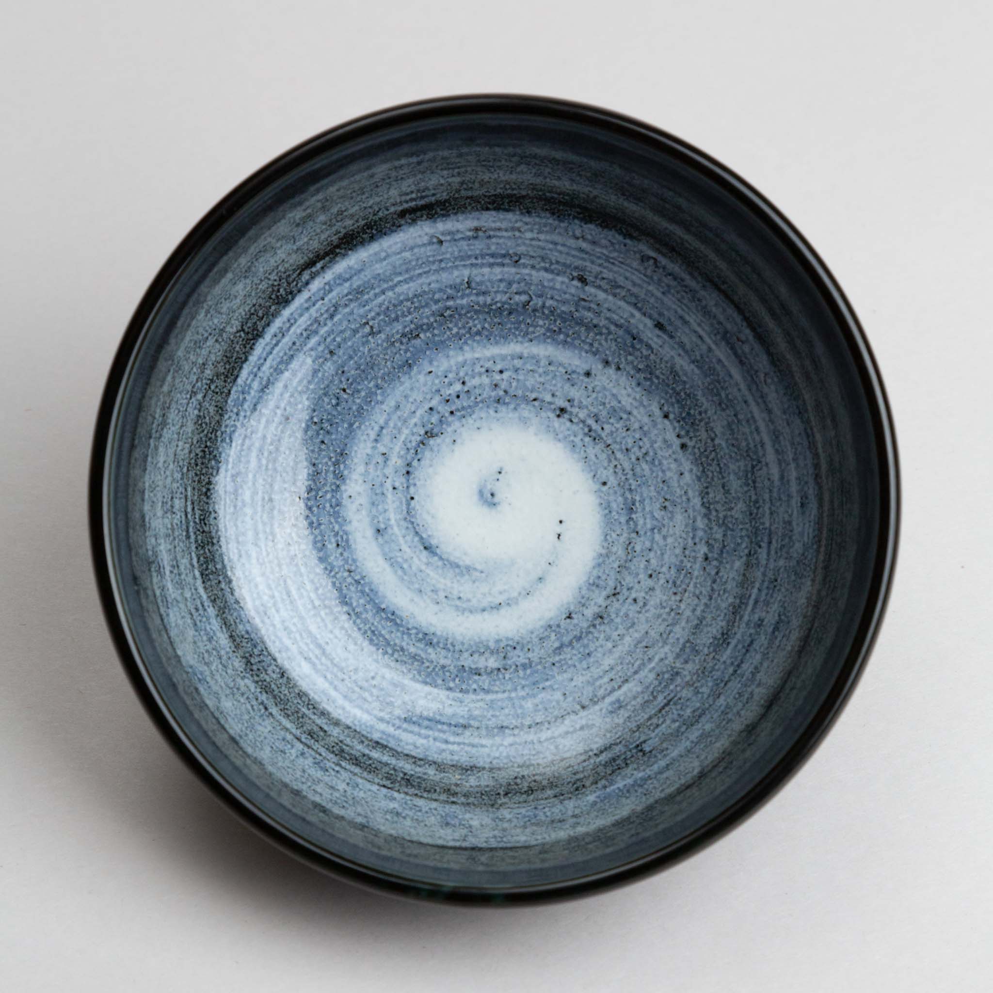 268-6048 Grey on black small bowl 11cm