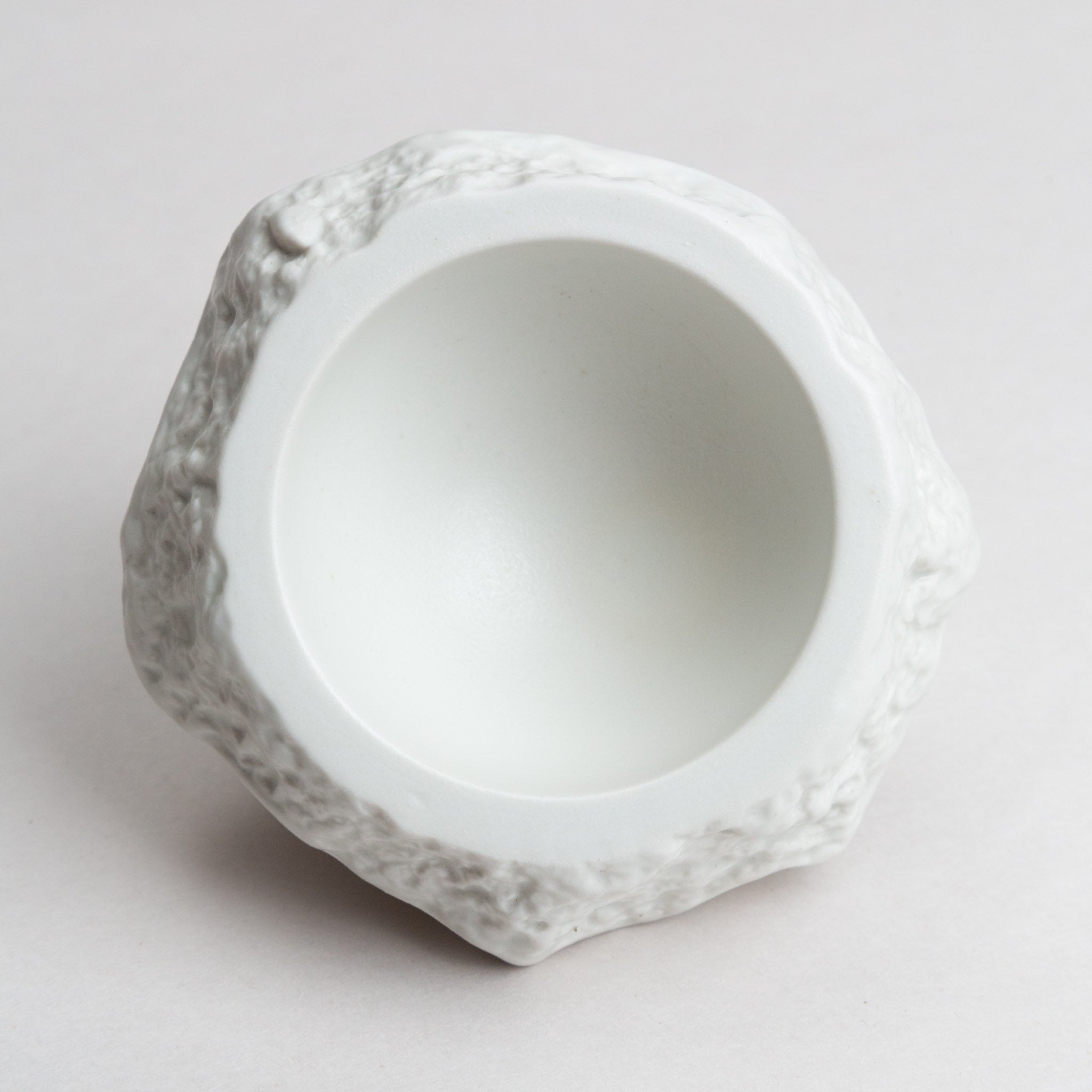 271-0486 White rock small bowl with lid