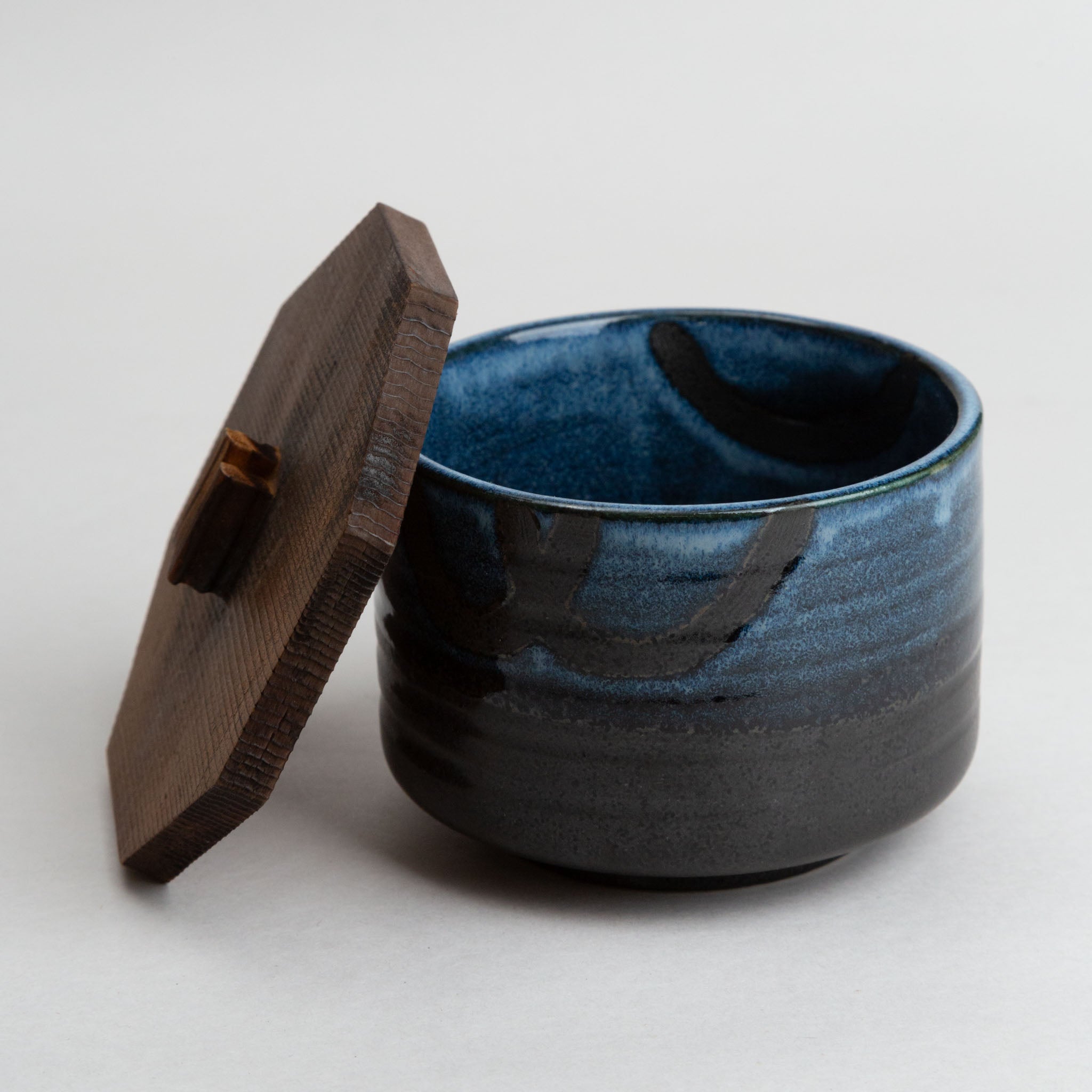 278-5738 Blue rice bowl with wooden lid