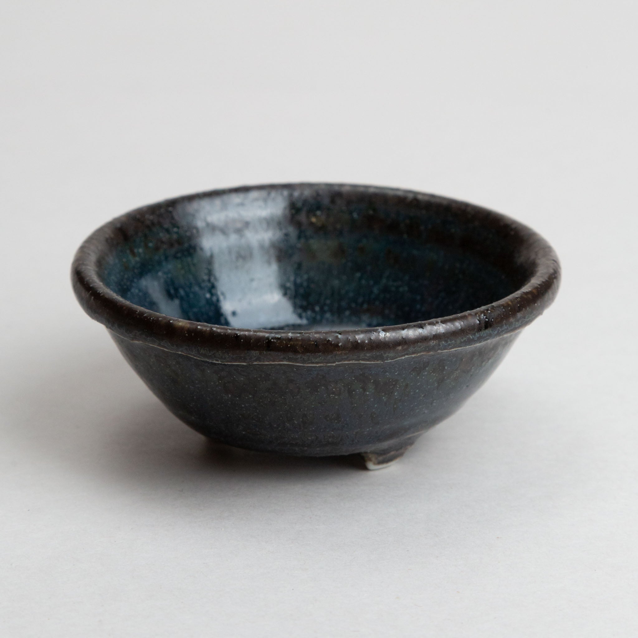 411-0519 Footed blue ramekin