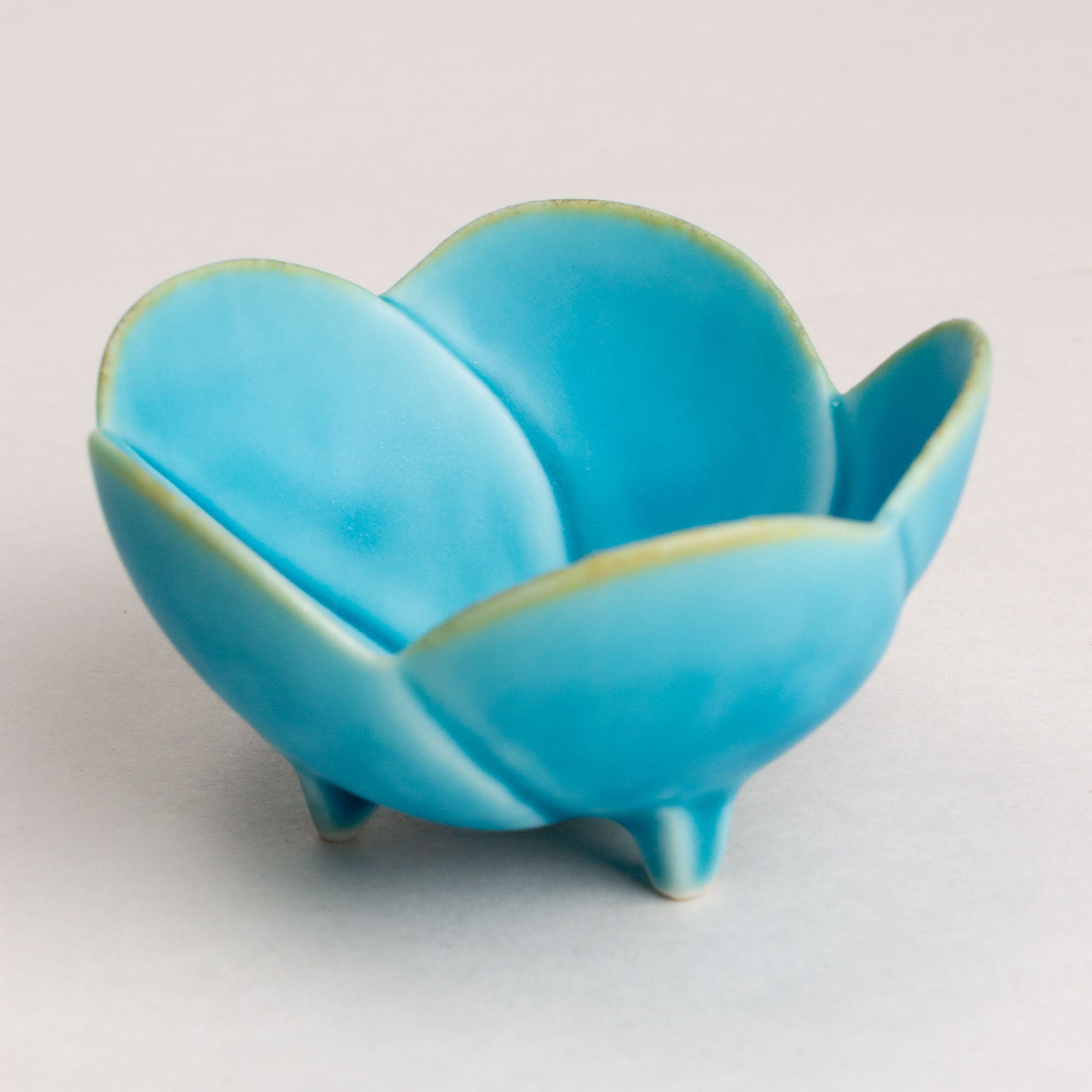 411-1128 Blue flower ramekin