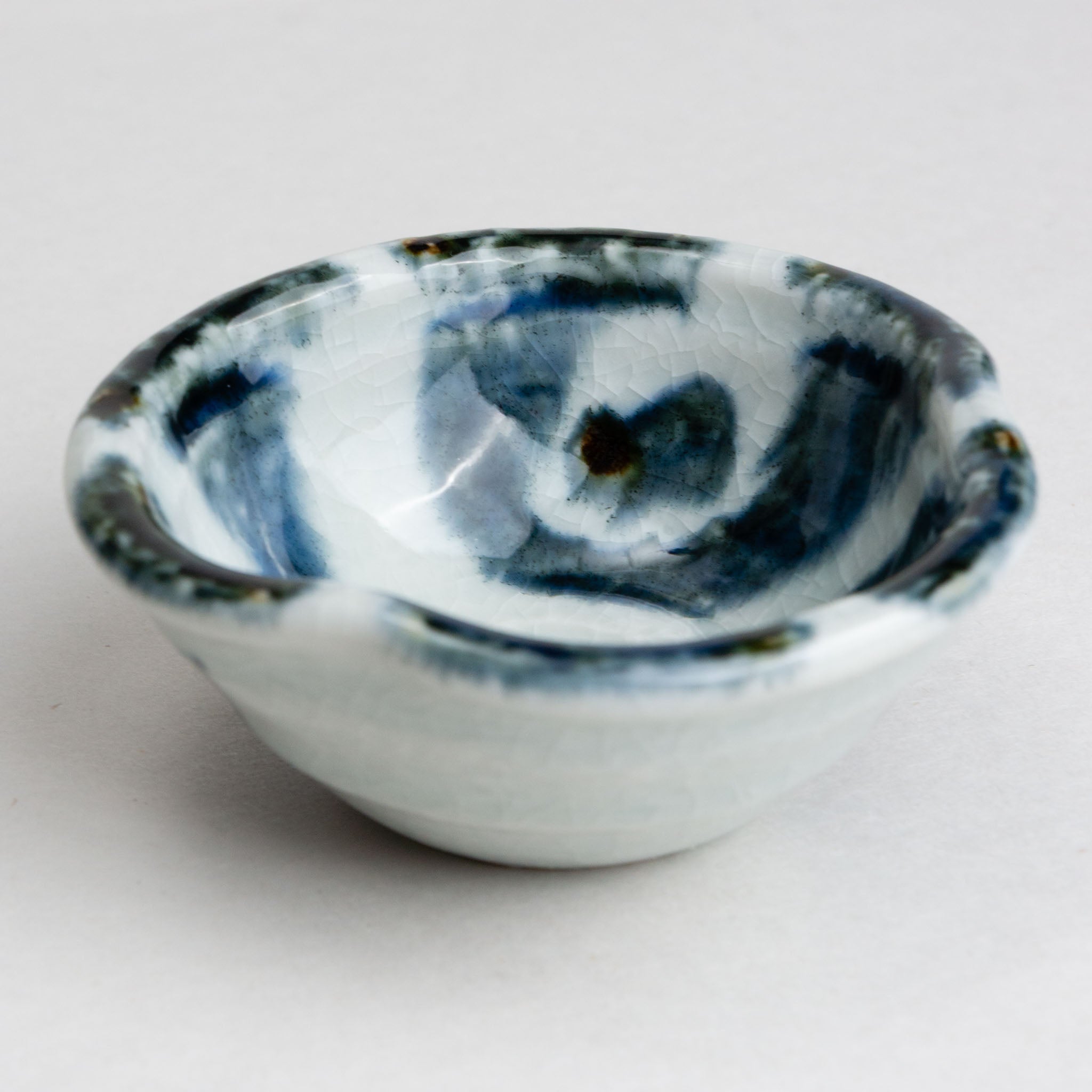 418-3333 Blue on white triangle ramekin