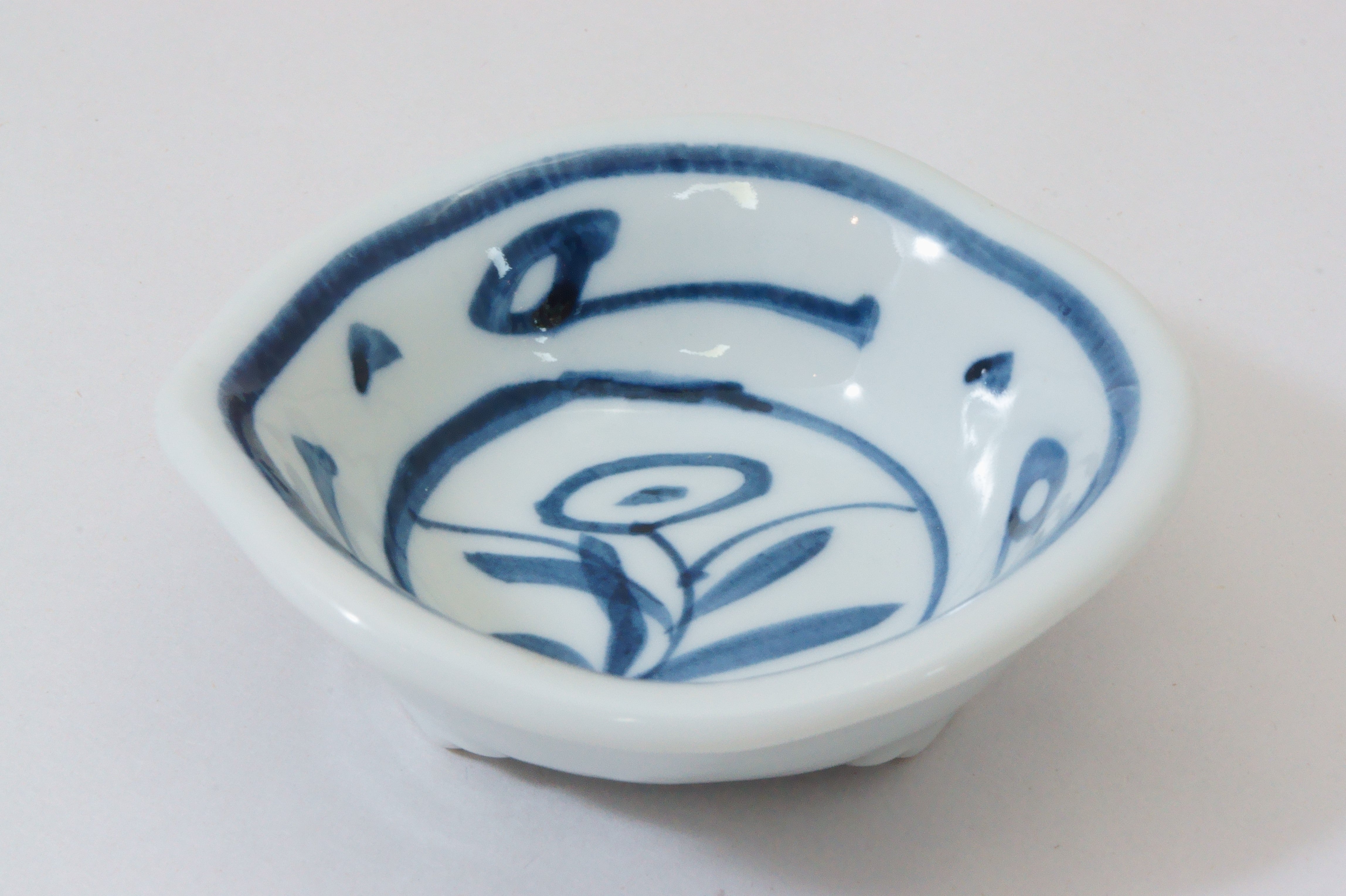 419-7056 Fooded blue lines on white ramekin