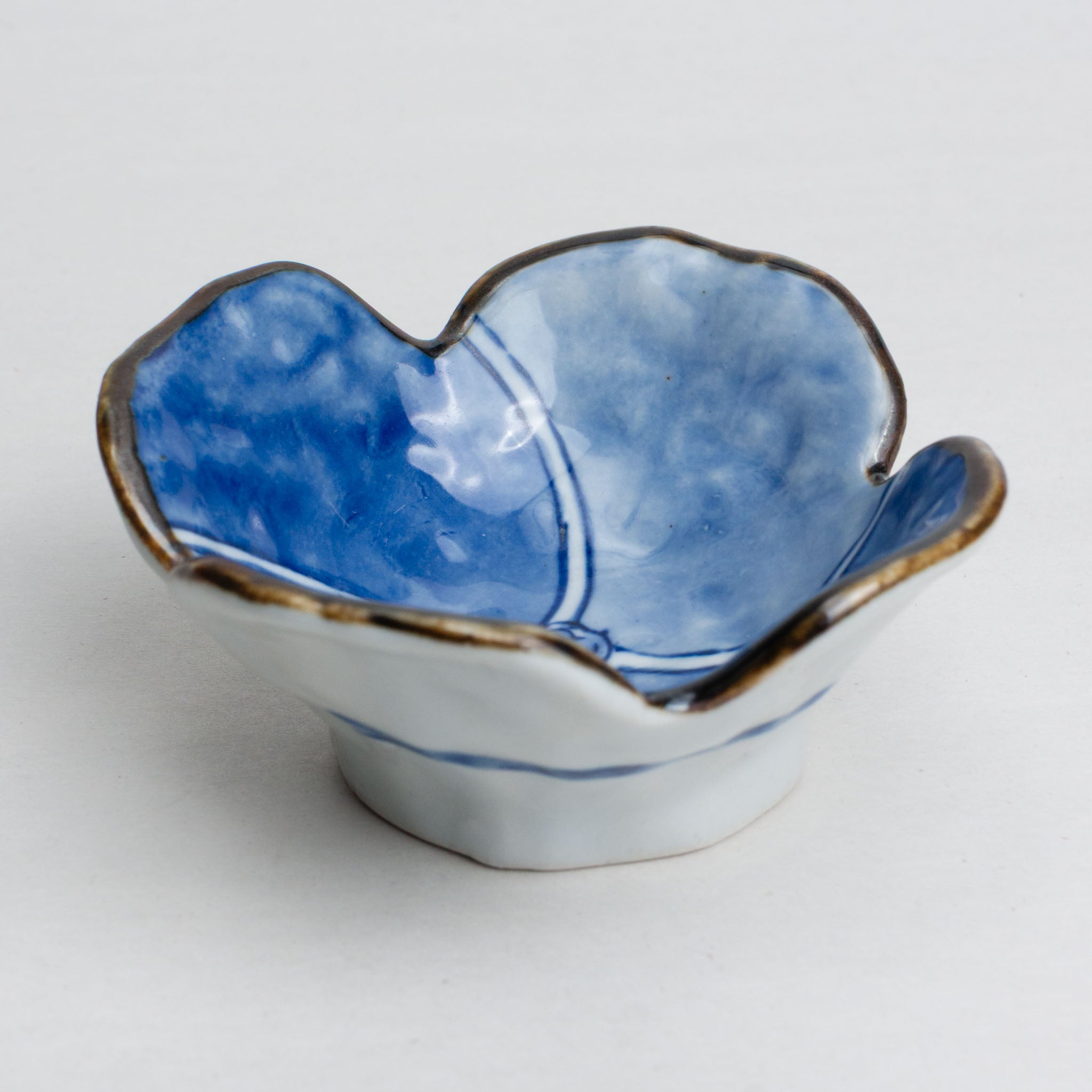 419-7331 Flower shaped blue ramekin