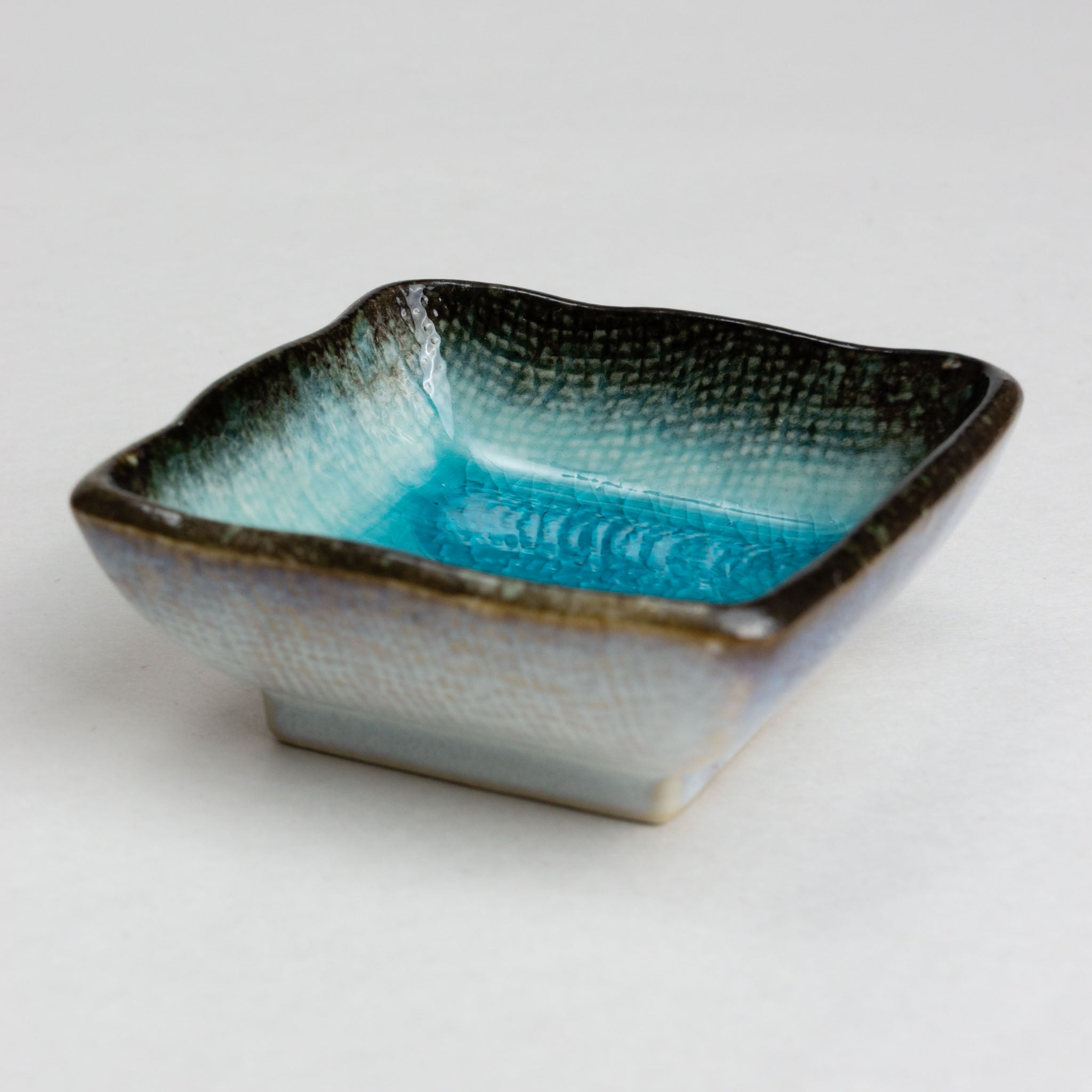421-0135 Blue crackle-glaze square sauce dish