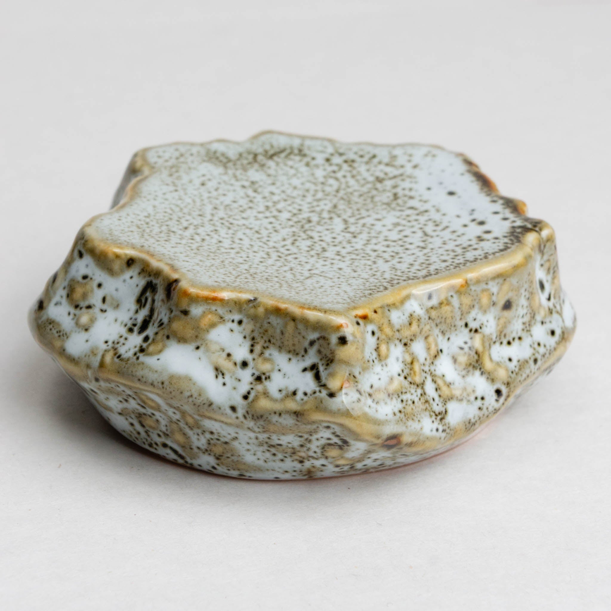 421-0489 Grey rock small plate