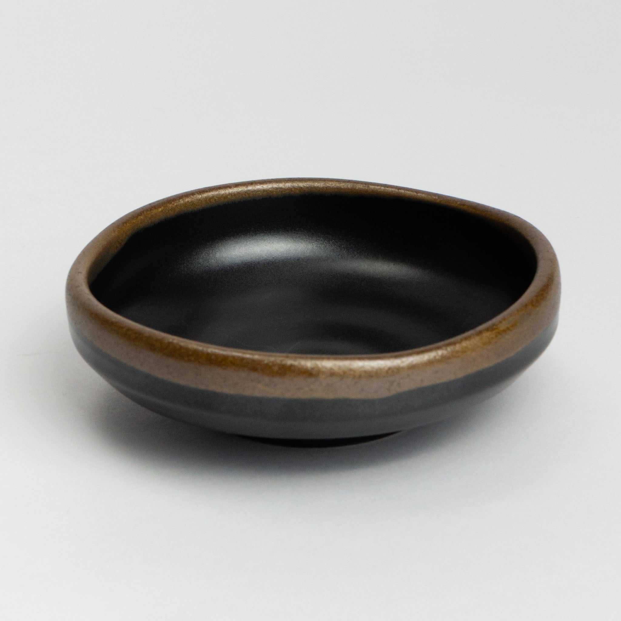 421-1789 Black sauce dish