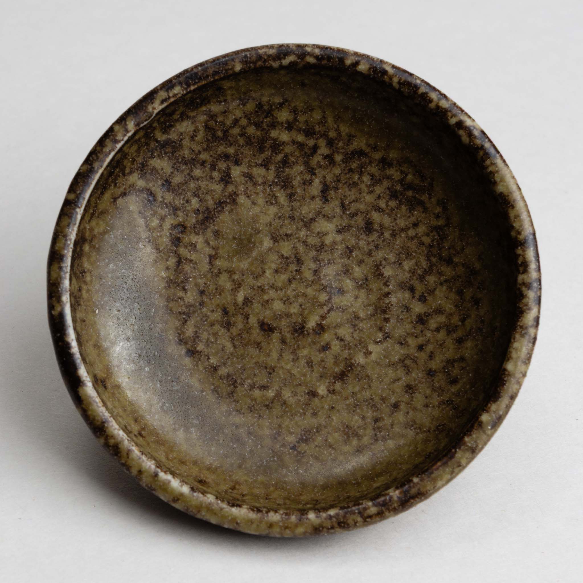 428-6100 Brown round dish