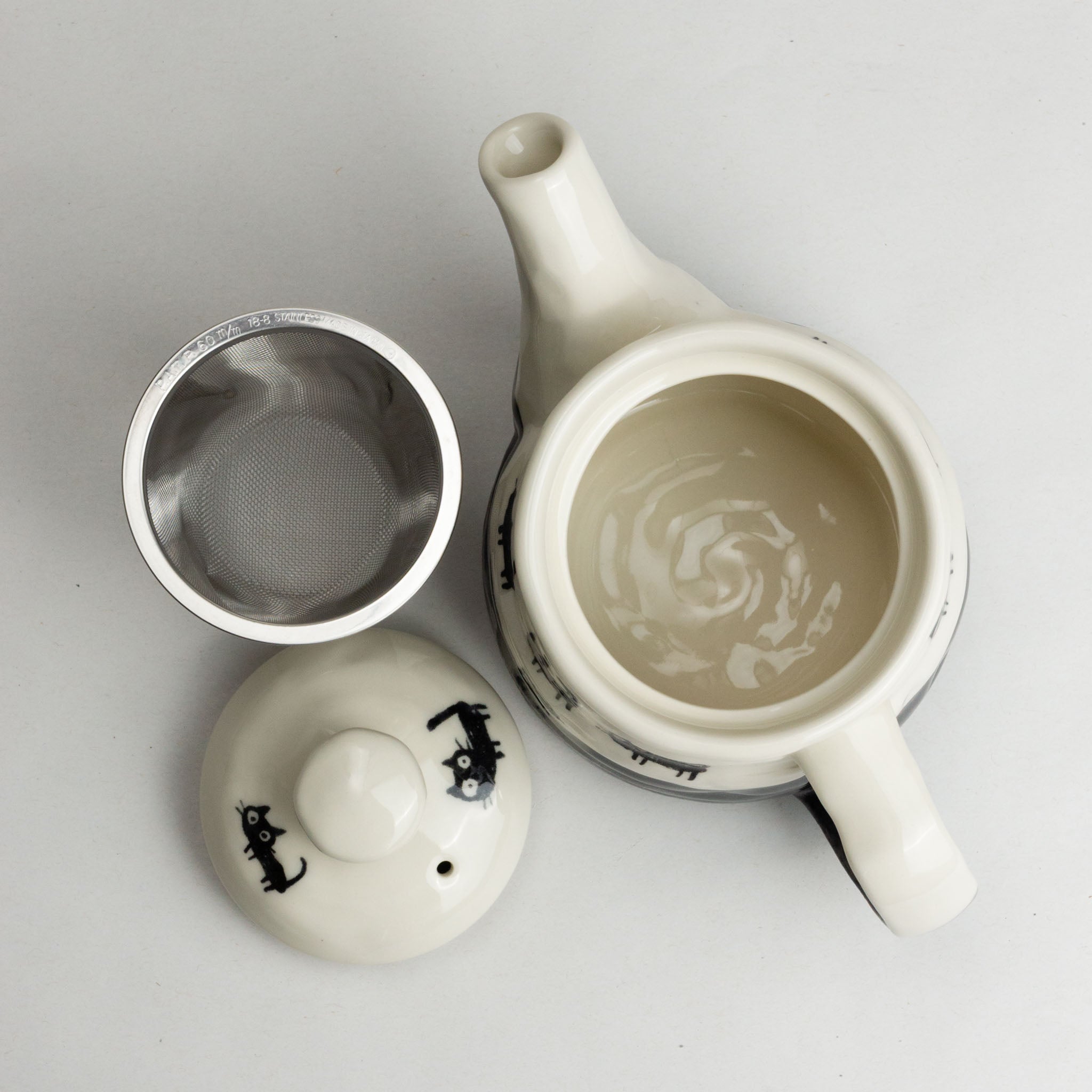 518-3707 Black cats tea pot