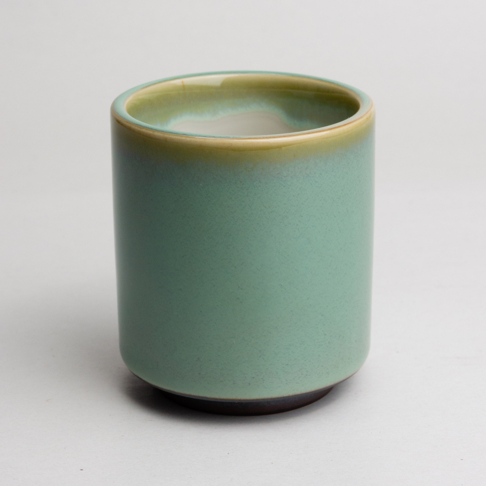 521-0634 Pale green tea cup