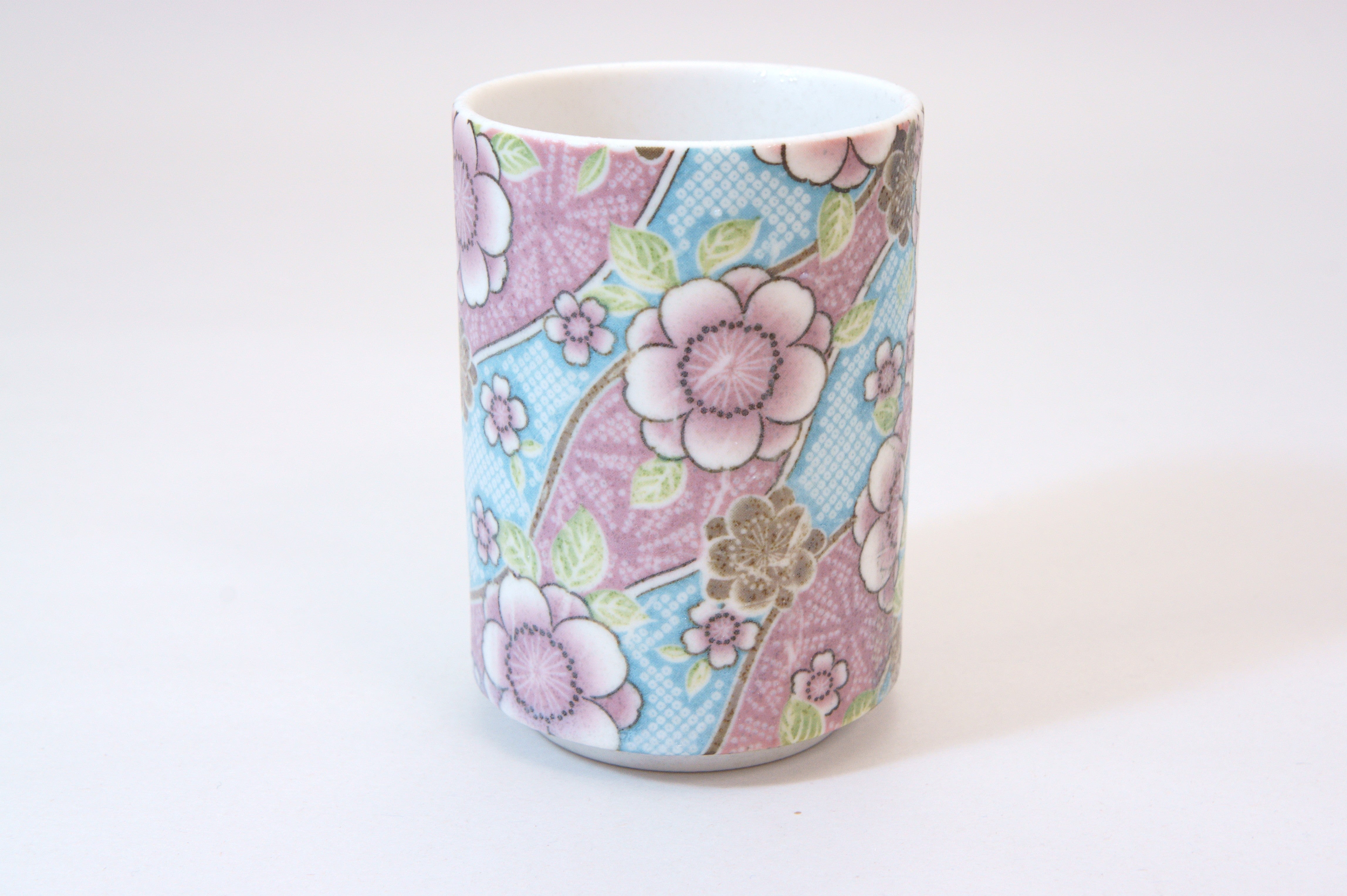 521-1174 Purple flowers teacup