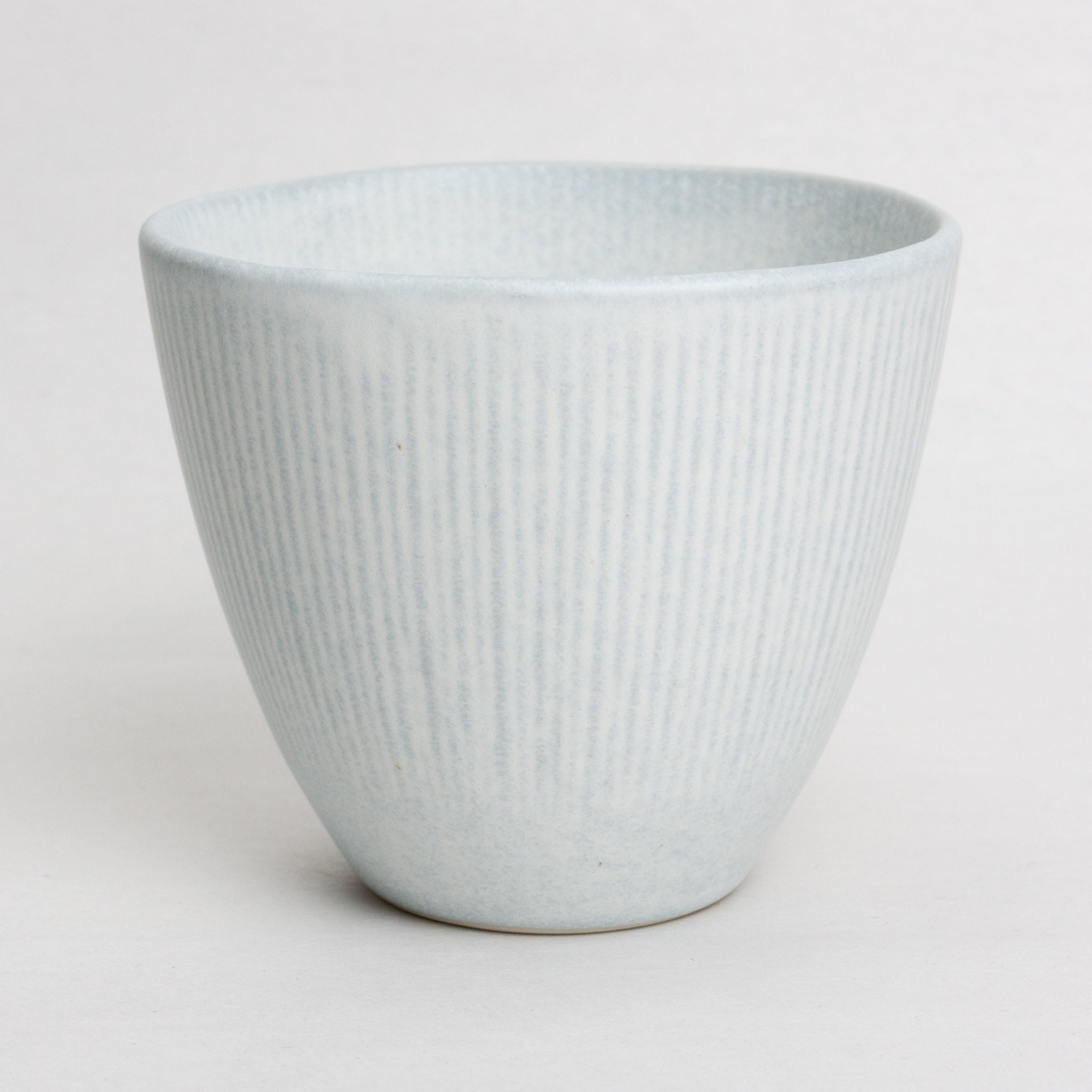 521-1409 White lines teacup