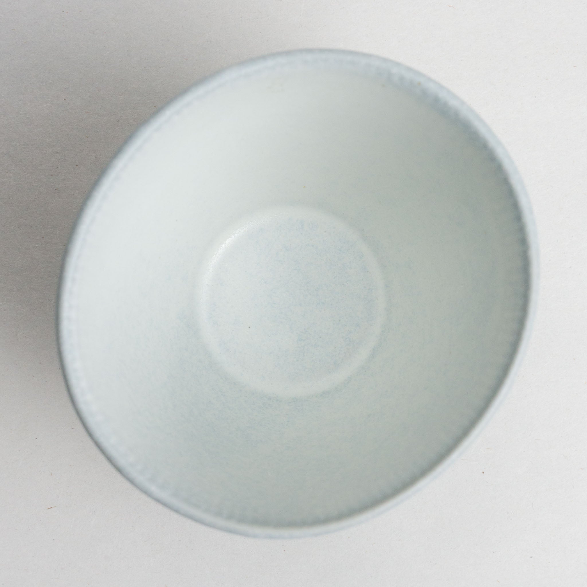 521-1409 White lines teacup