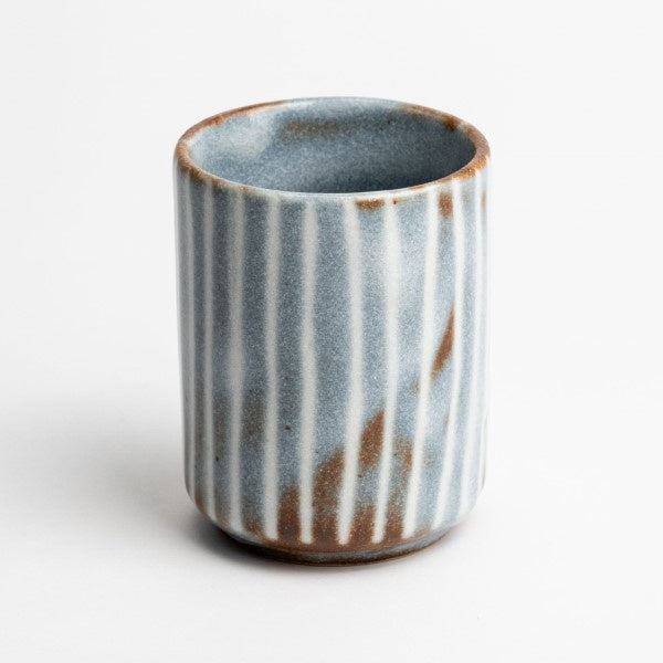 521-1668 Grey stripes teacup