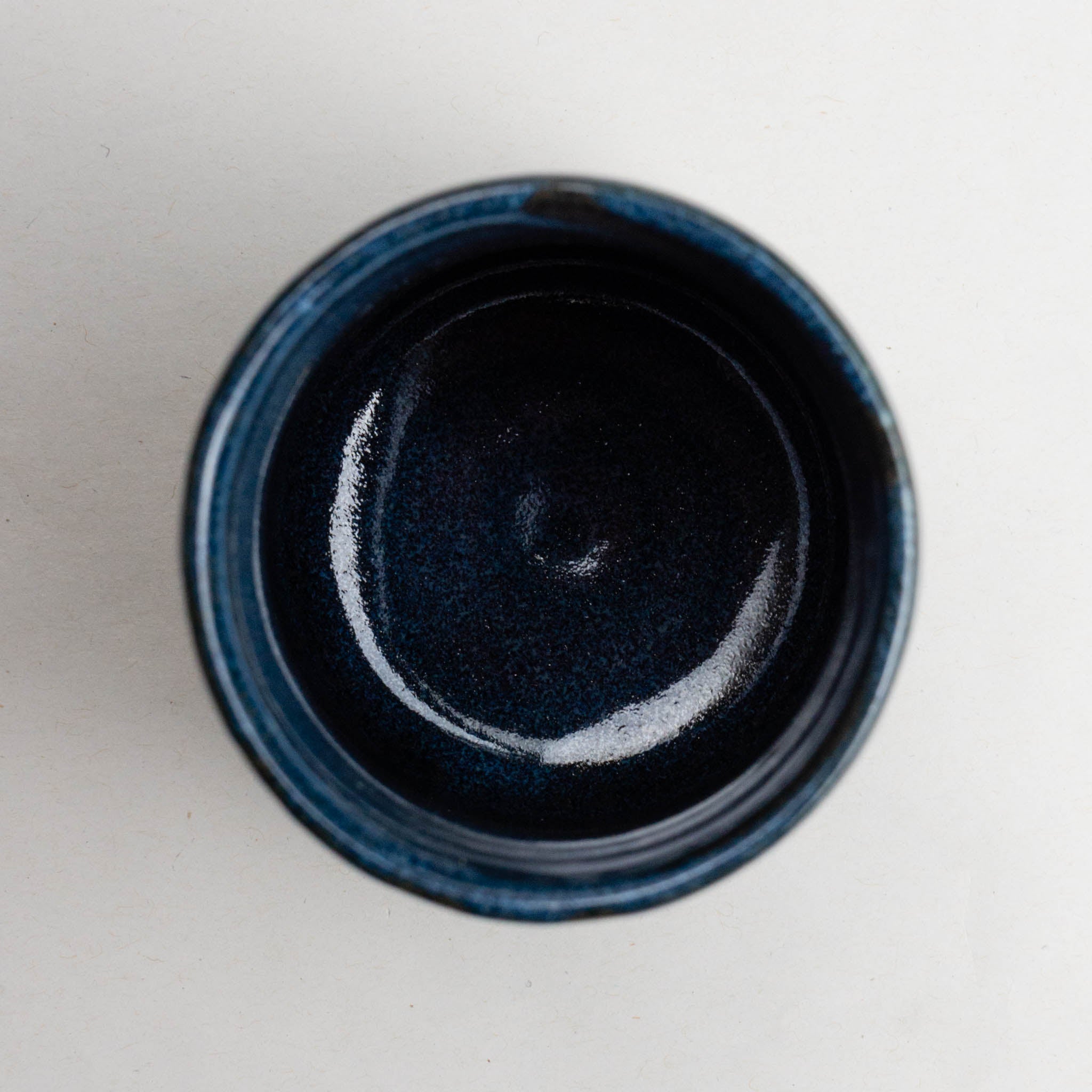 528-3910 Blue on black cup