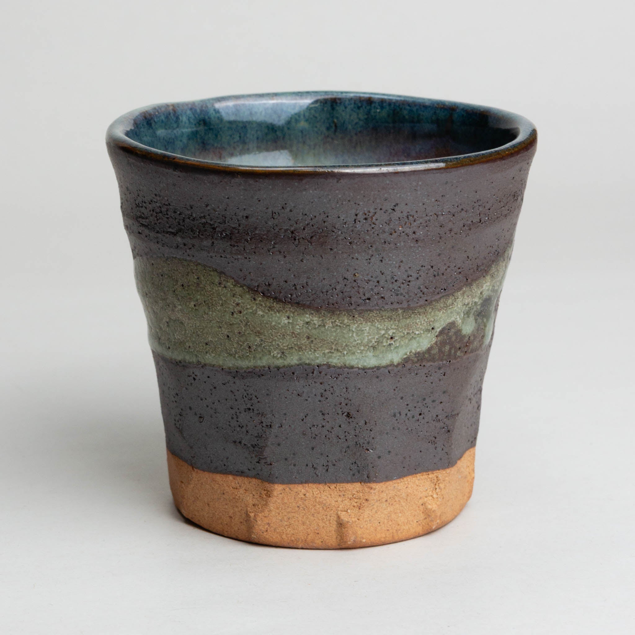 528-4448 Grey on black cup