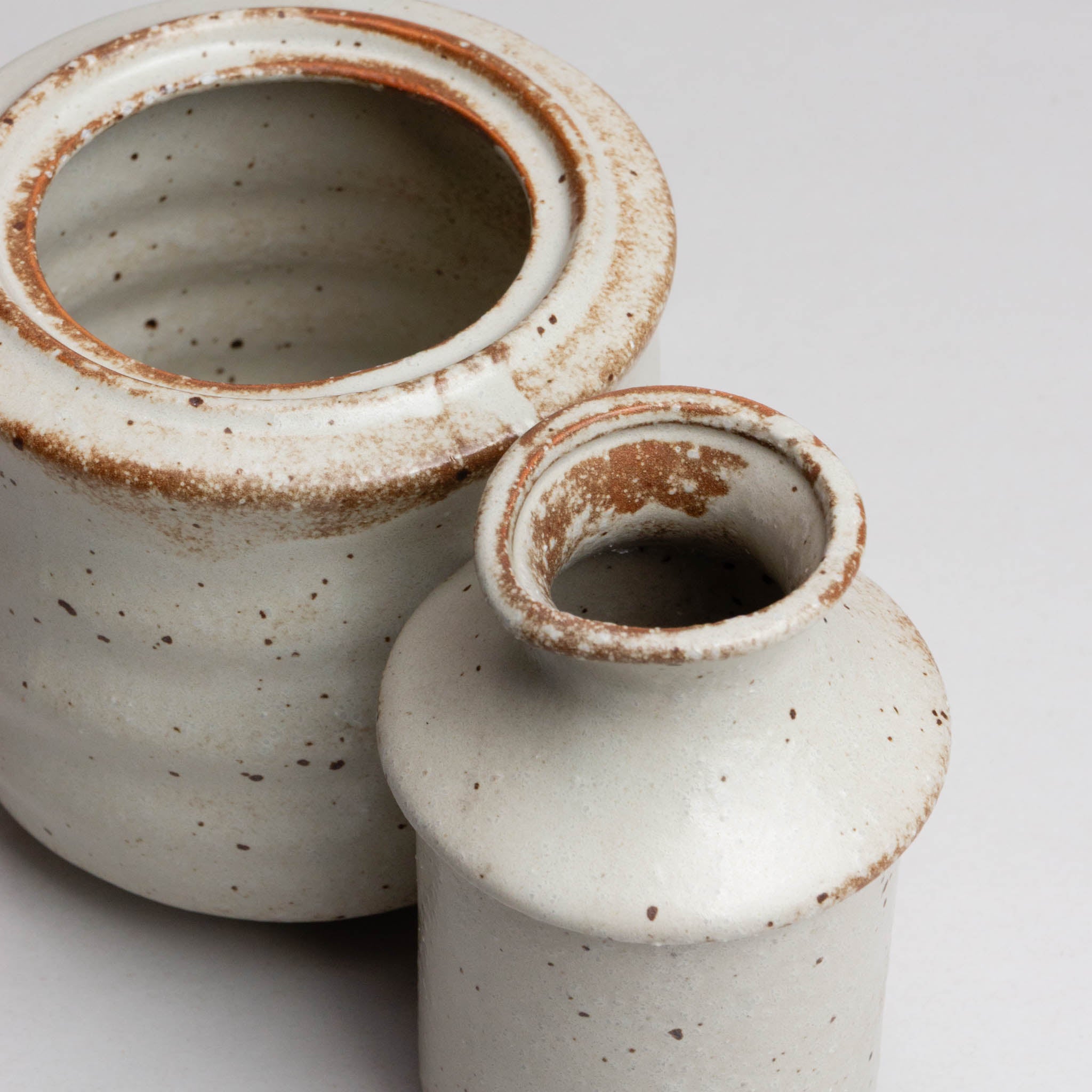 611-1004 Off white sake carafe with warmer