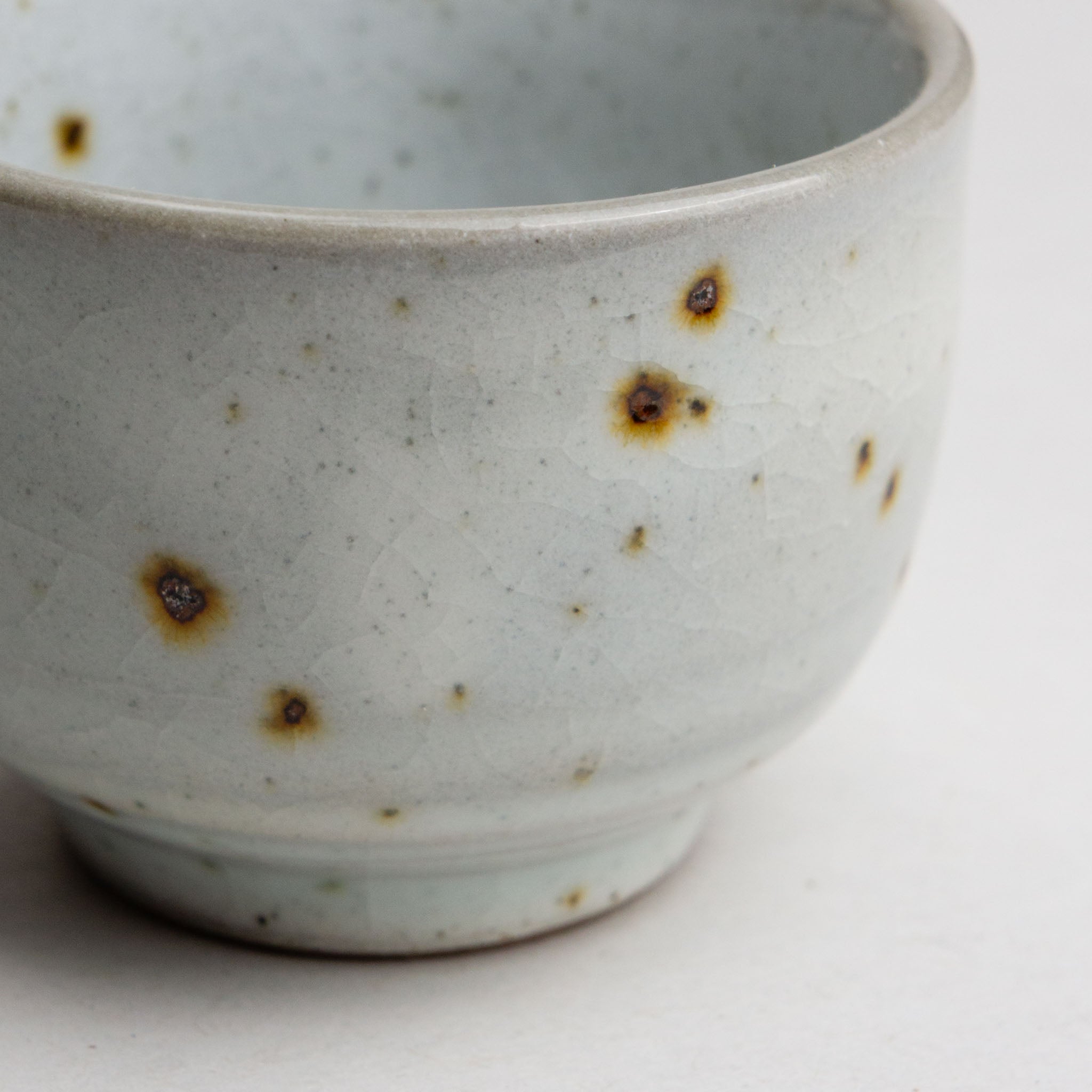 628-5255 White on grey clay sake cup