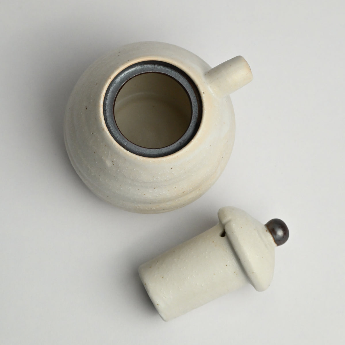 721-0506 White round sauce pot