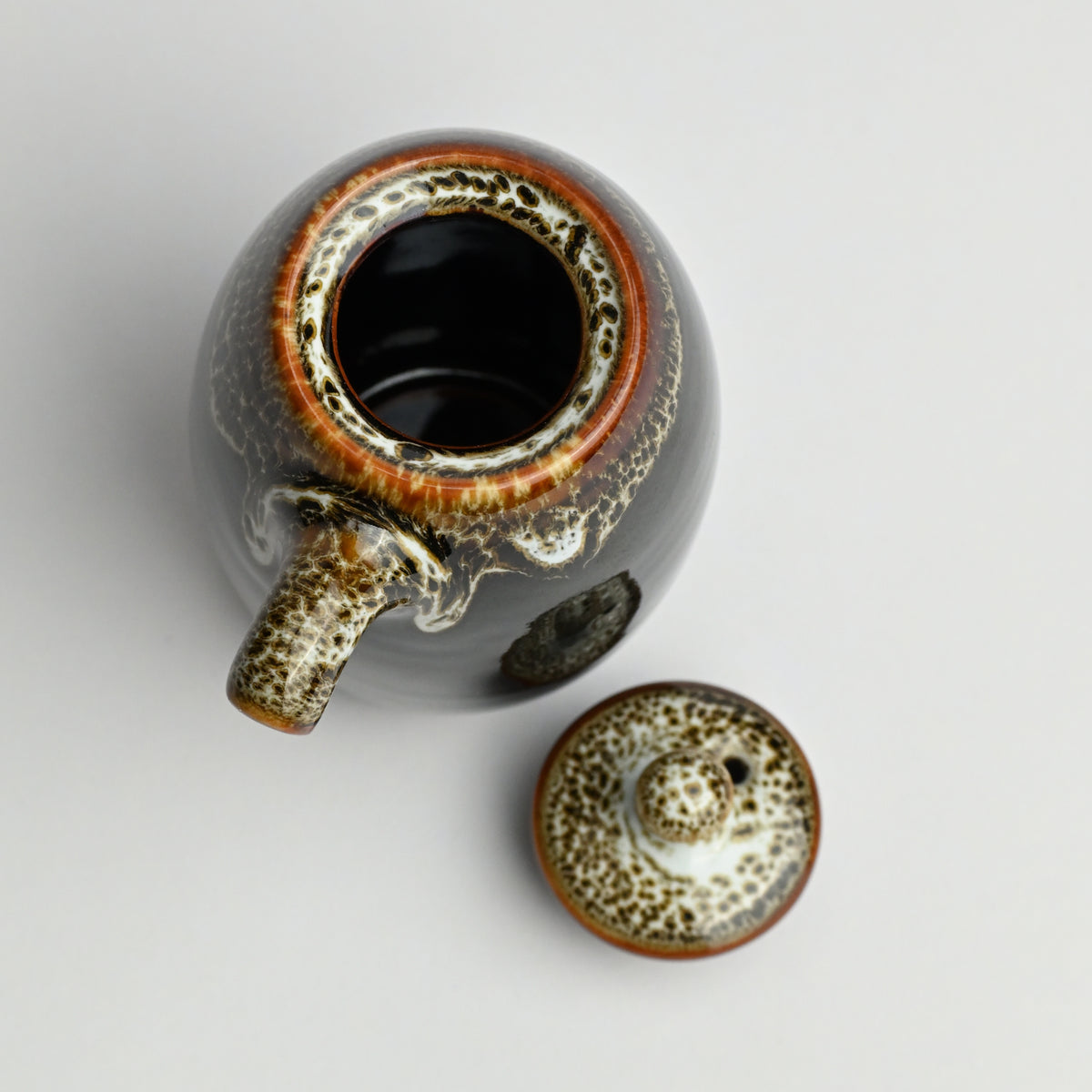 721-1005 Grey on black sauce pot
