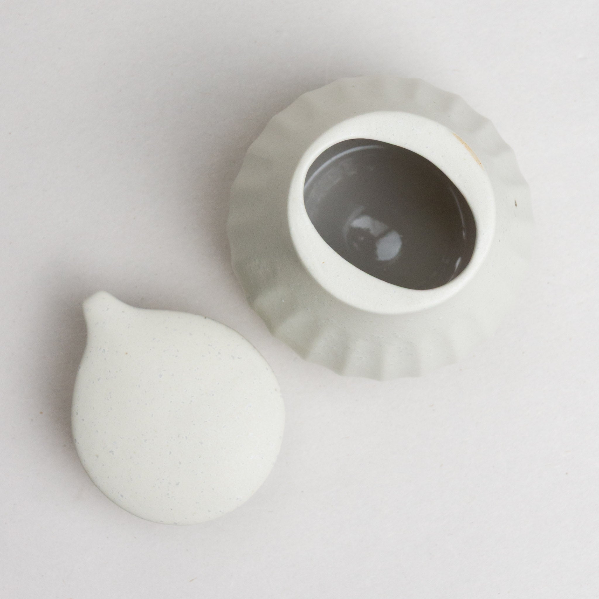 721-1517 White sauce pot