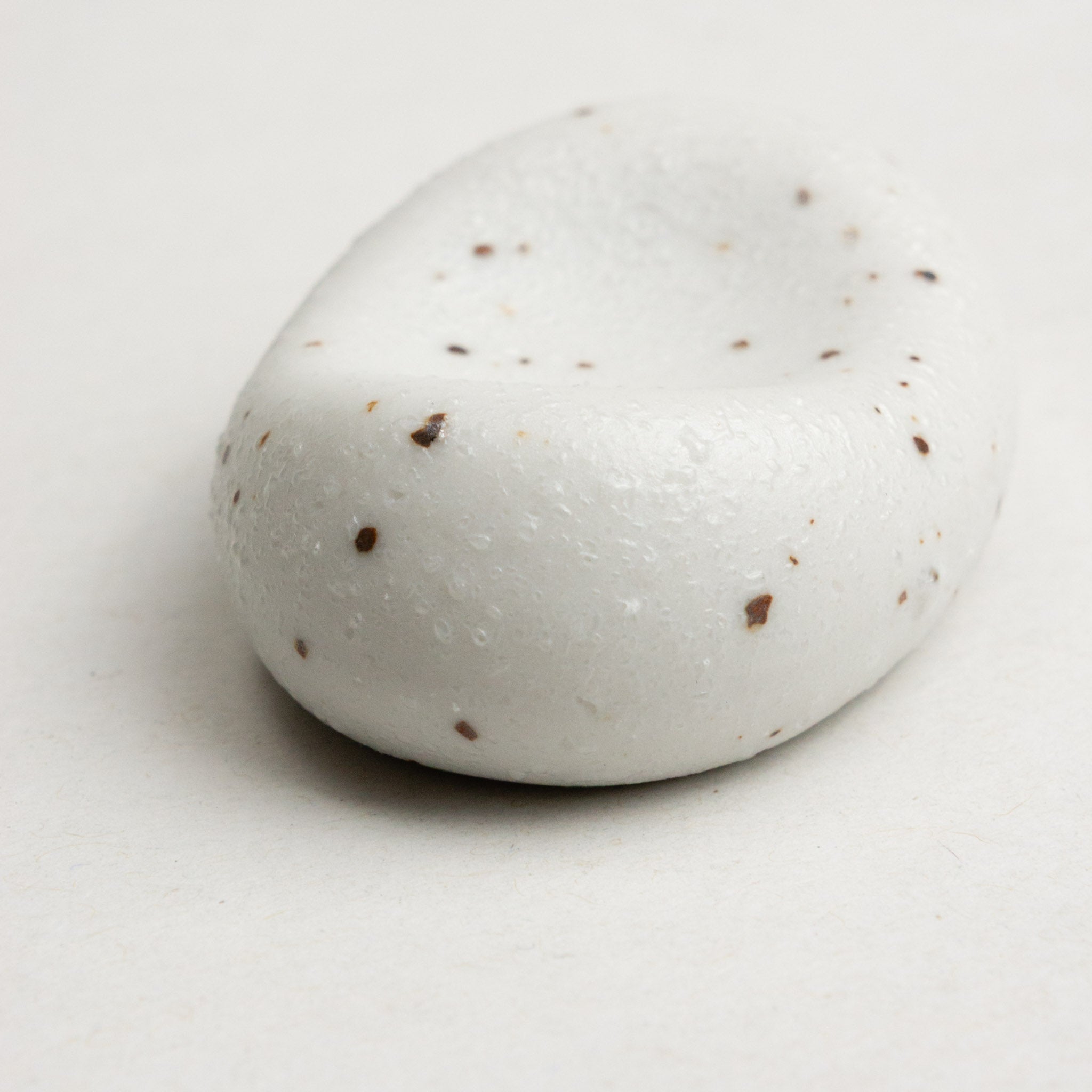 761-0507 White round chopsticks rest