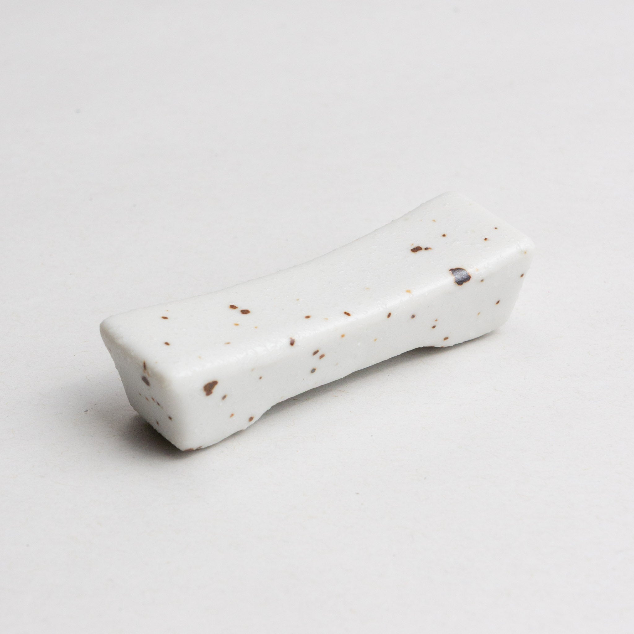 761-0508 White chopsticks rest