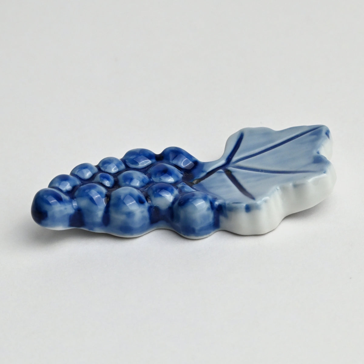 761-0793 Grapes chopsticks rest