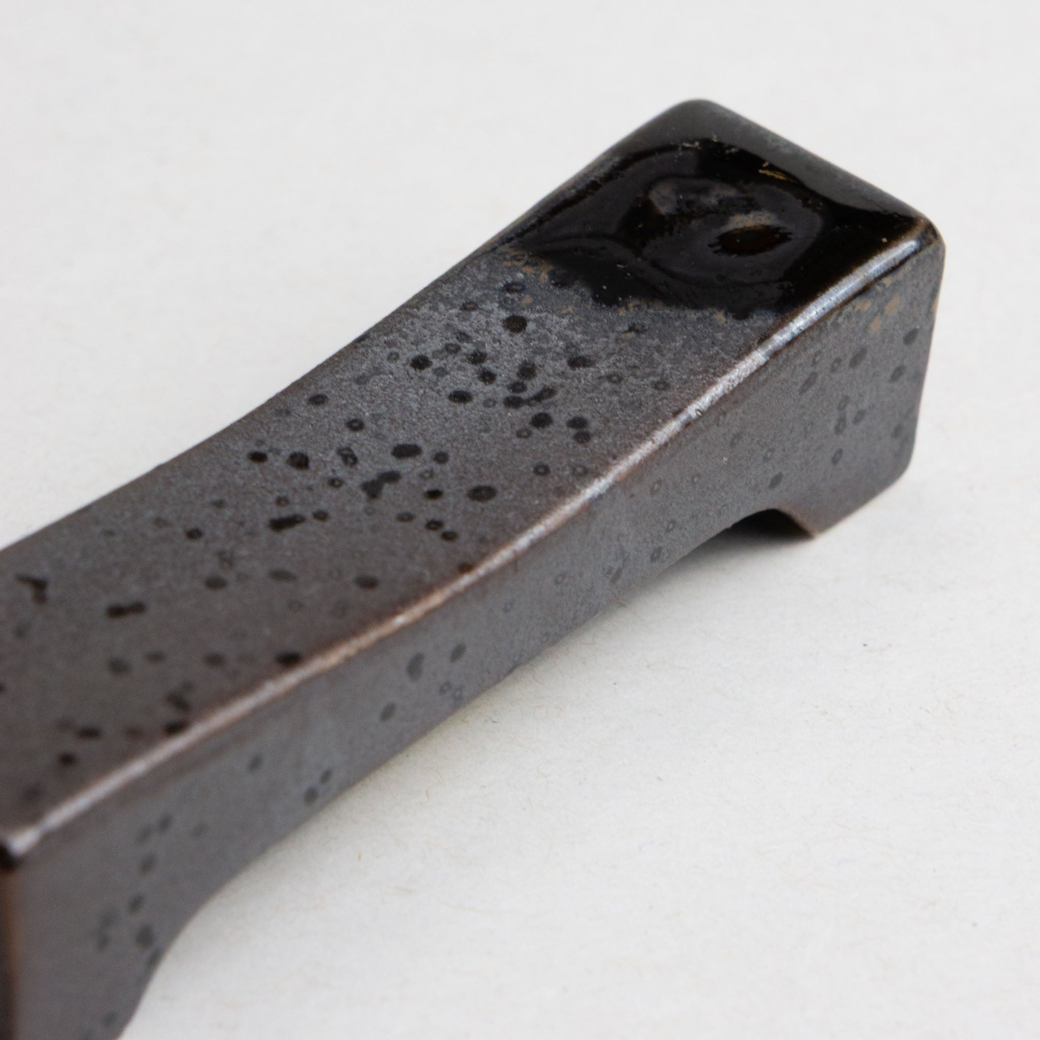 768-1922 Black on grey chopsticks rest