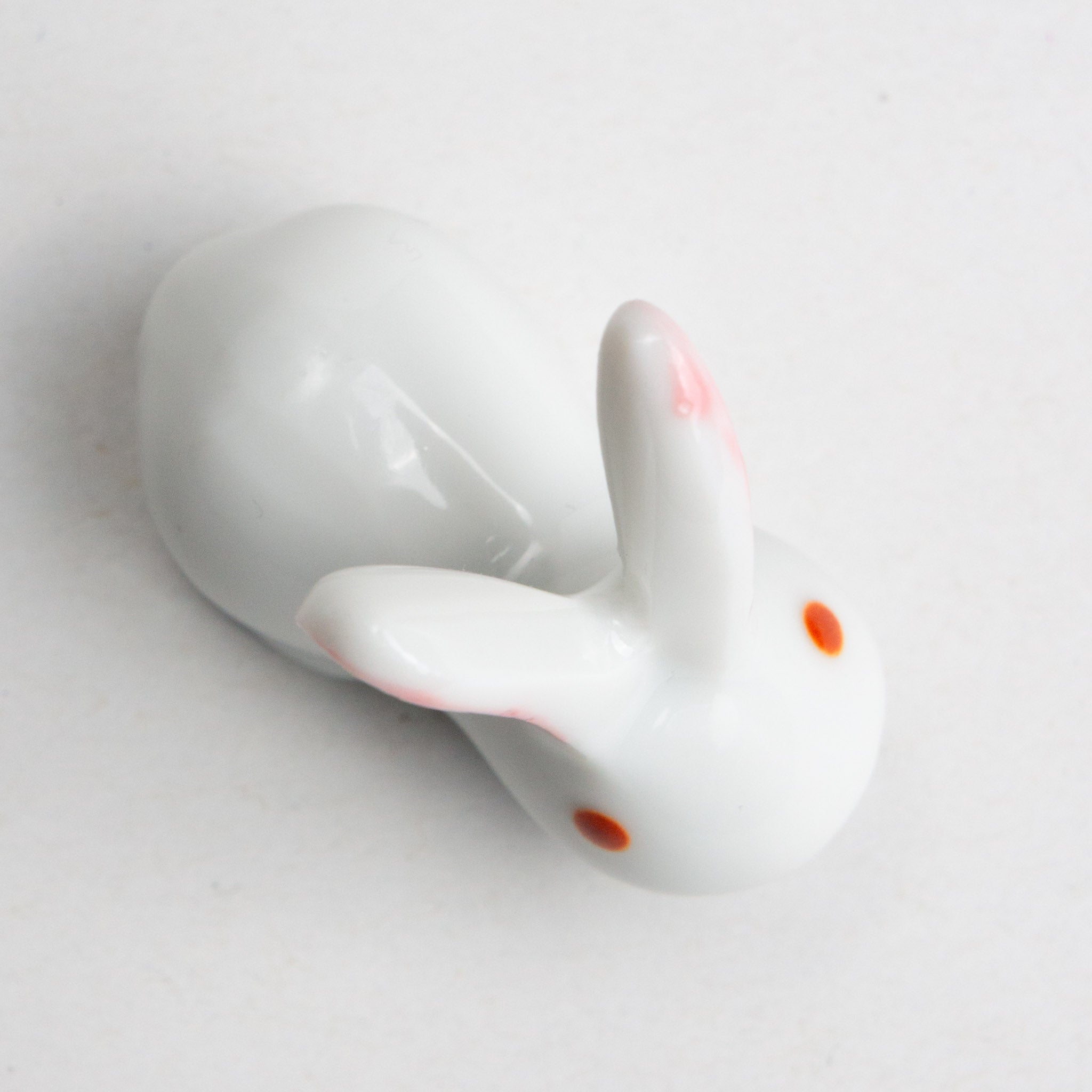 768-3515 White rabbit chopsticks rest