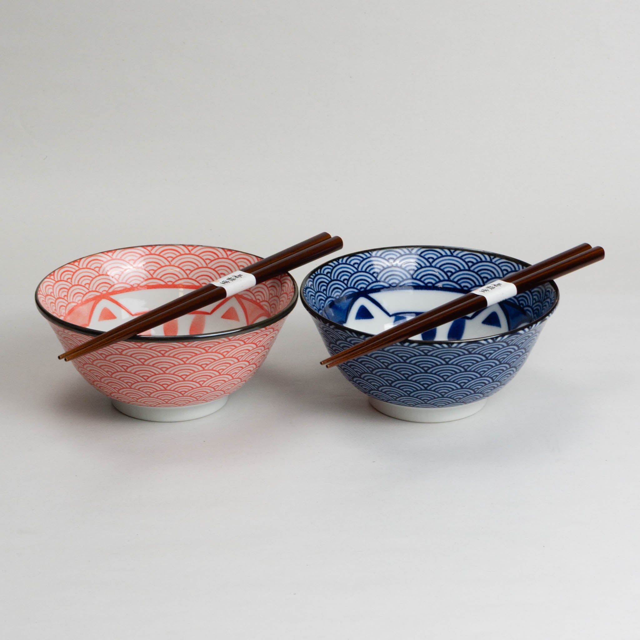 838-5637 Blue and red cats bowls